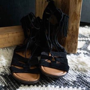 Minnetonka Gladiator Flats